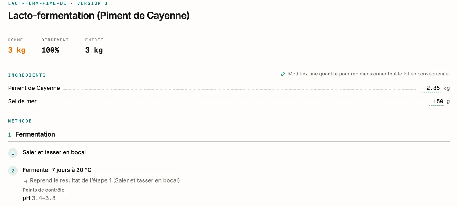 Une fiche recette de fermentation dans BatchDash: piments de Cayenne et sel calés sur un pot de 3 kg, les deux étapes de ferment, et un contrôle pH 3,4 à 3,8 en attente de sa mesure.