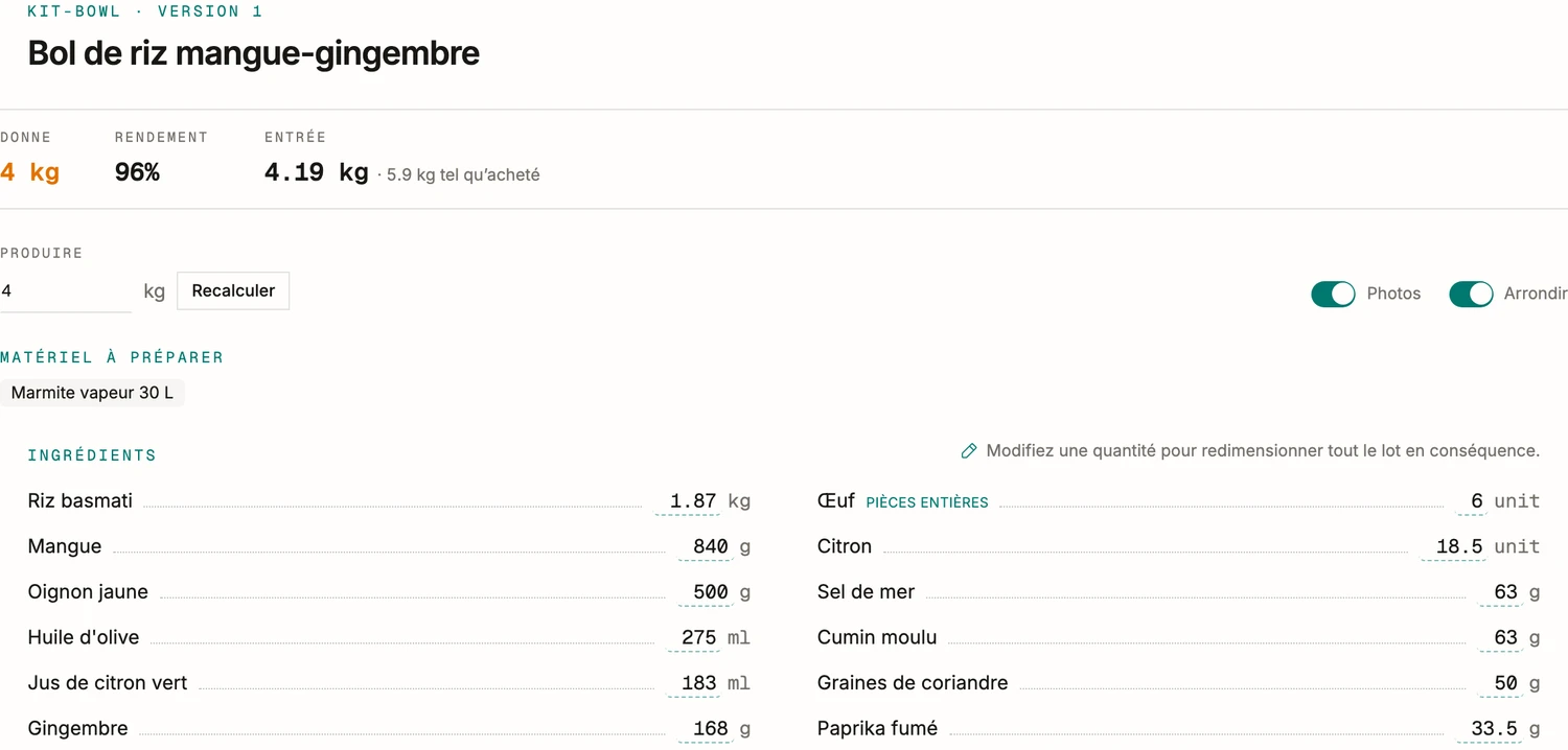 Une fiche recette dans BatchDash: ce que fait le lot, son rendement, ce qui entre dans le produit à côté de ce qui quitte l'étagère, et un œuf marqué en pièces entières.